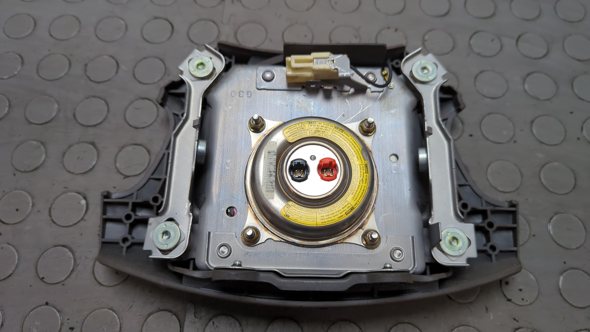 Подушка безопасности в рулевое колесо