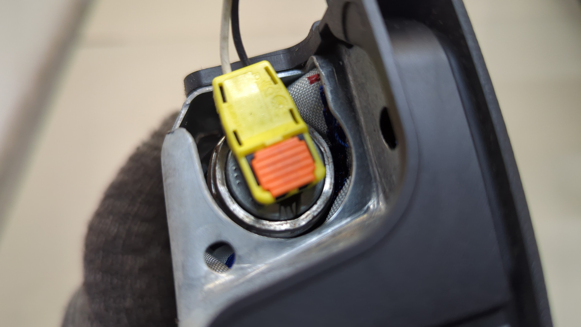 Подушка безопасности нижняя (для колен)