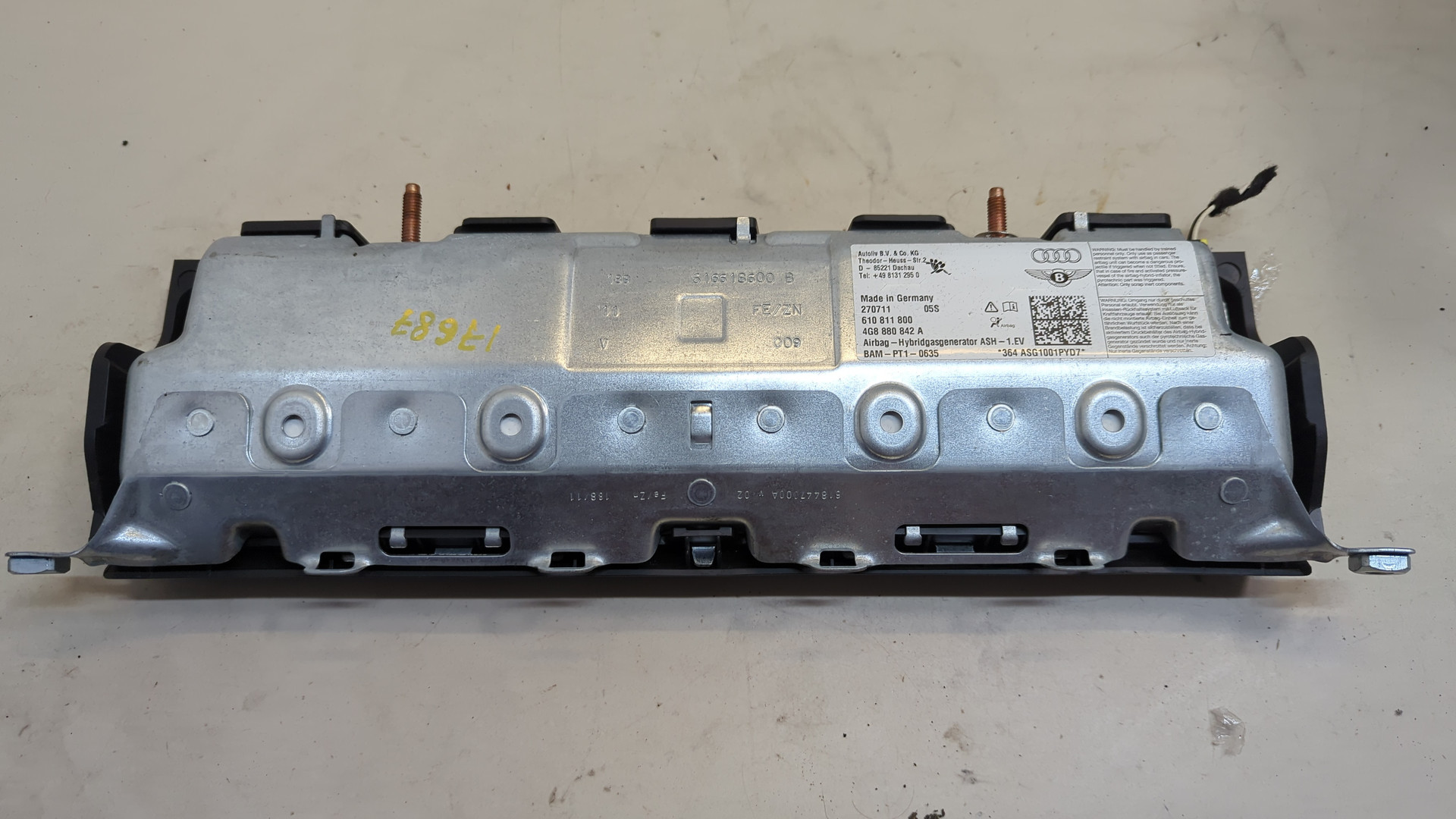 Подушка безопасности нижняя (для колен)