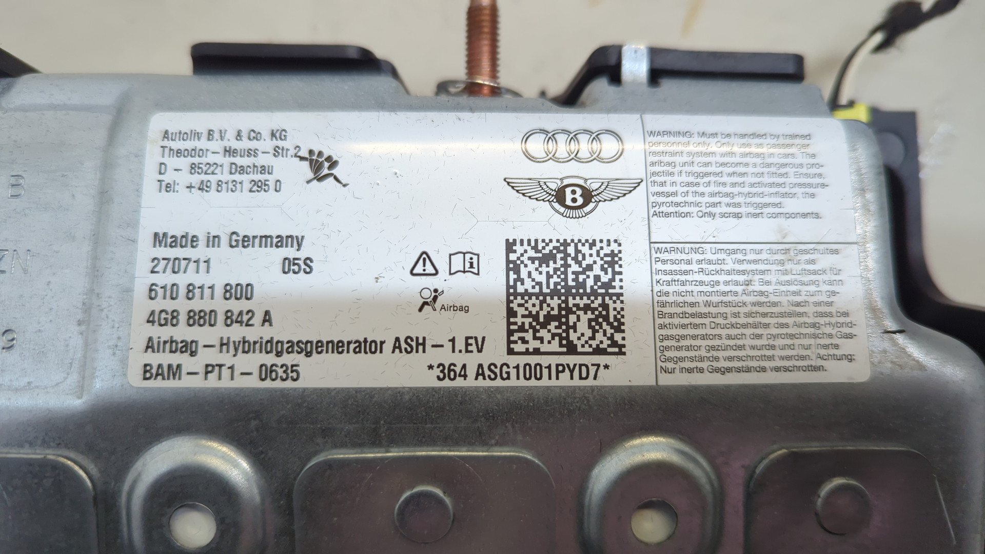 Подушка безопасности нижняя (для колен)