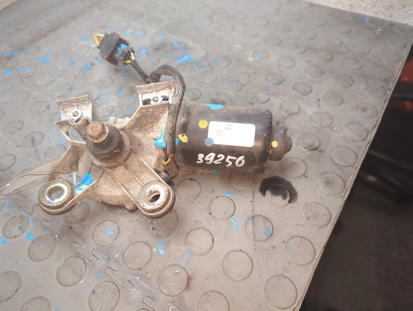 Моторчик стеклоочистителя передний