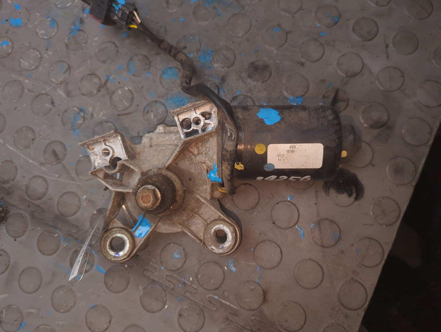 Моторчик стеклоочистителя передний