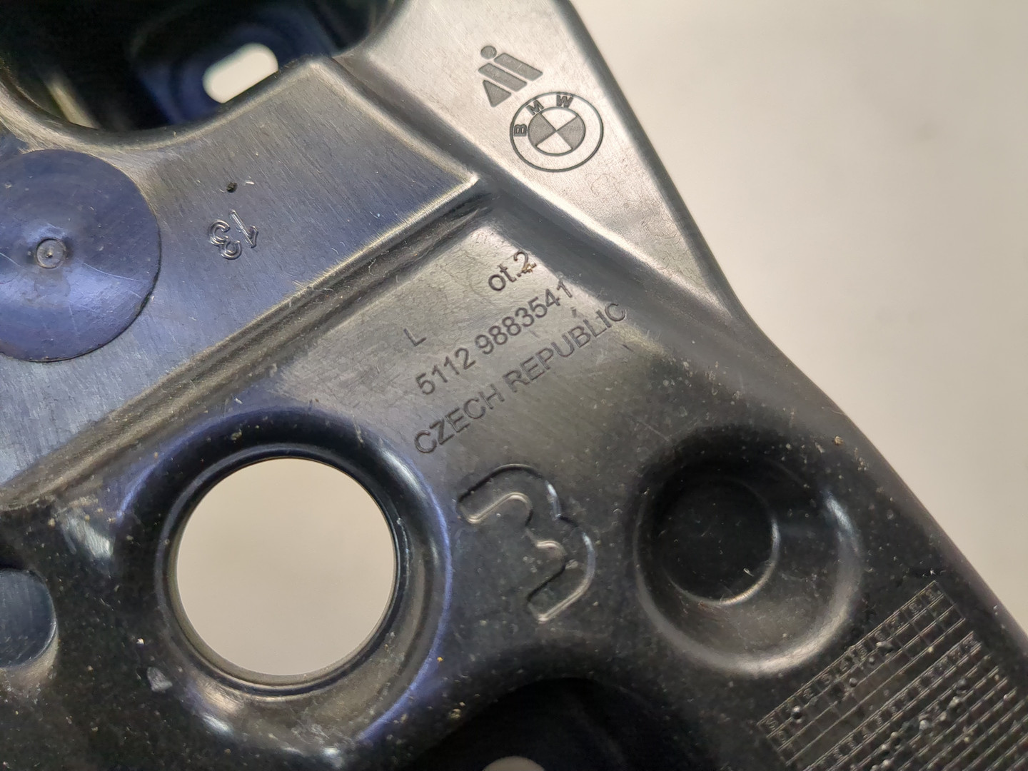 Кронштейн заднего бампера левый