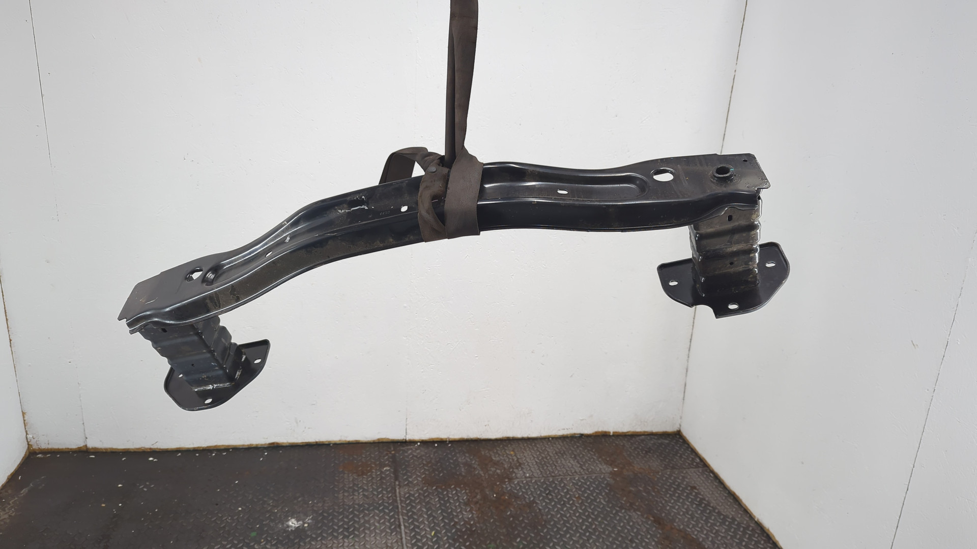 Усилитель заднего бампера