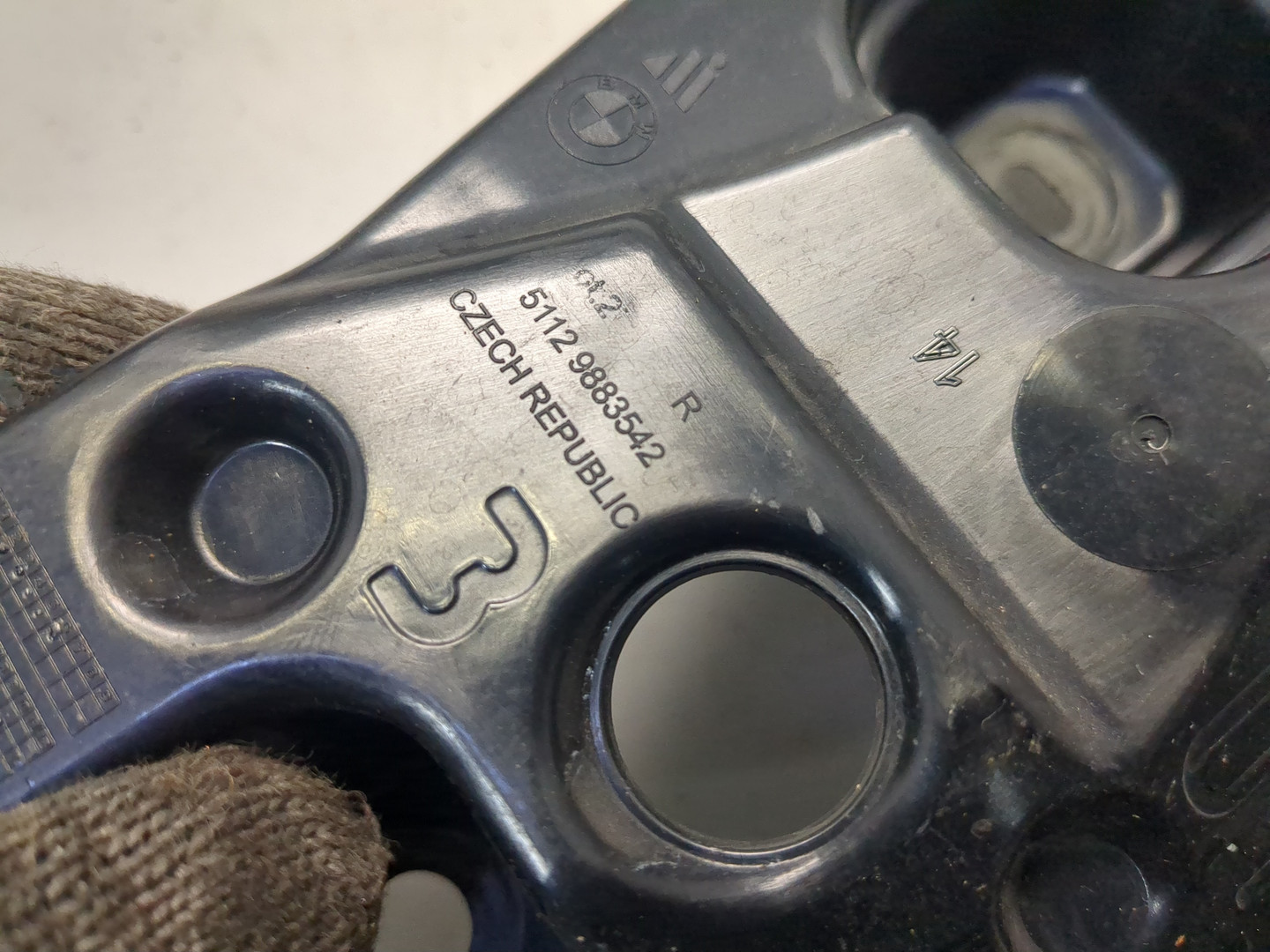 Кронштейн заднего бампера правый