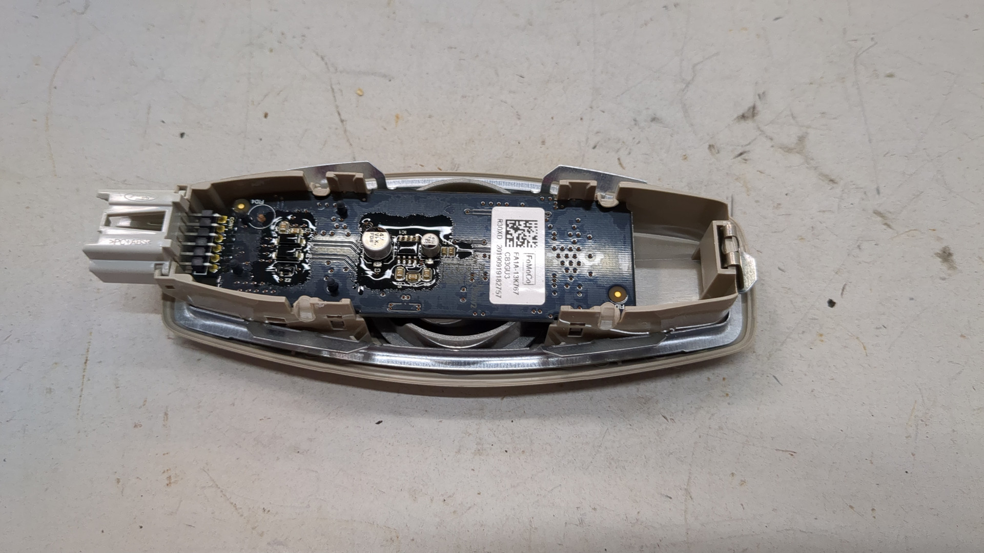 Плафон салонный