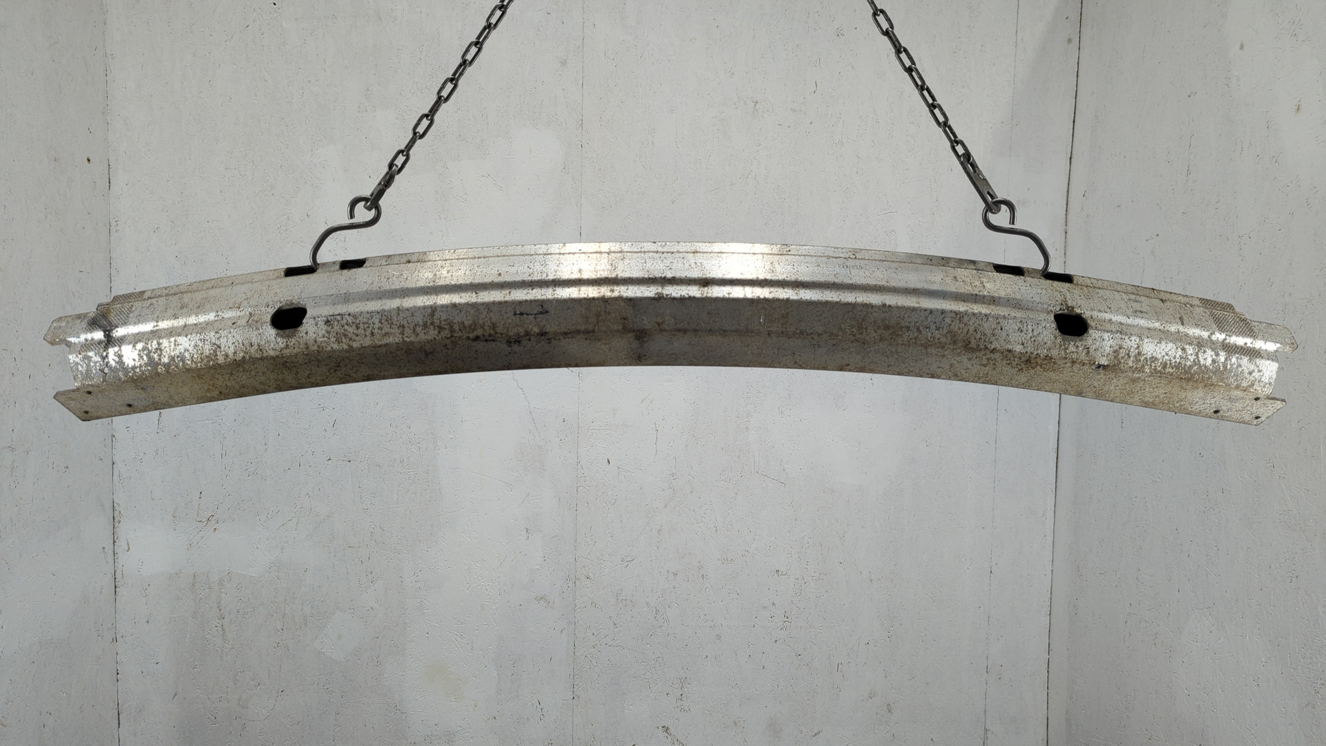 Усилитель переднего бампера