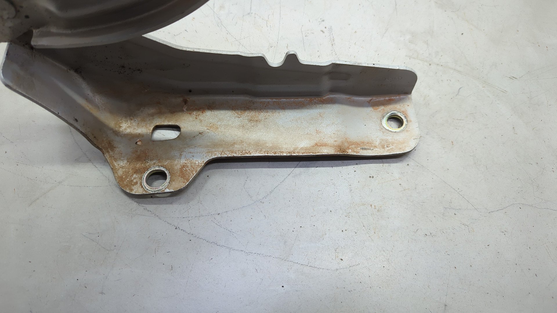 Петля капота левая