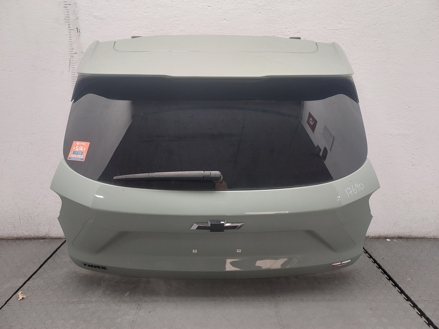 Дверь багажника