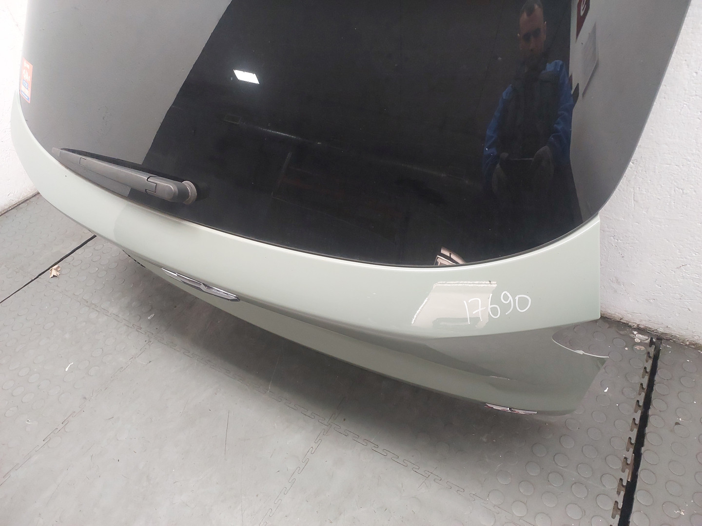 Дверь багажника