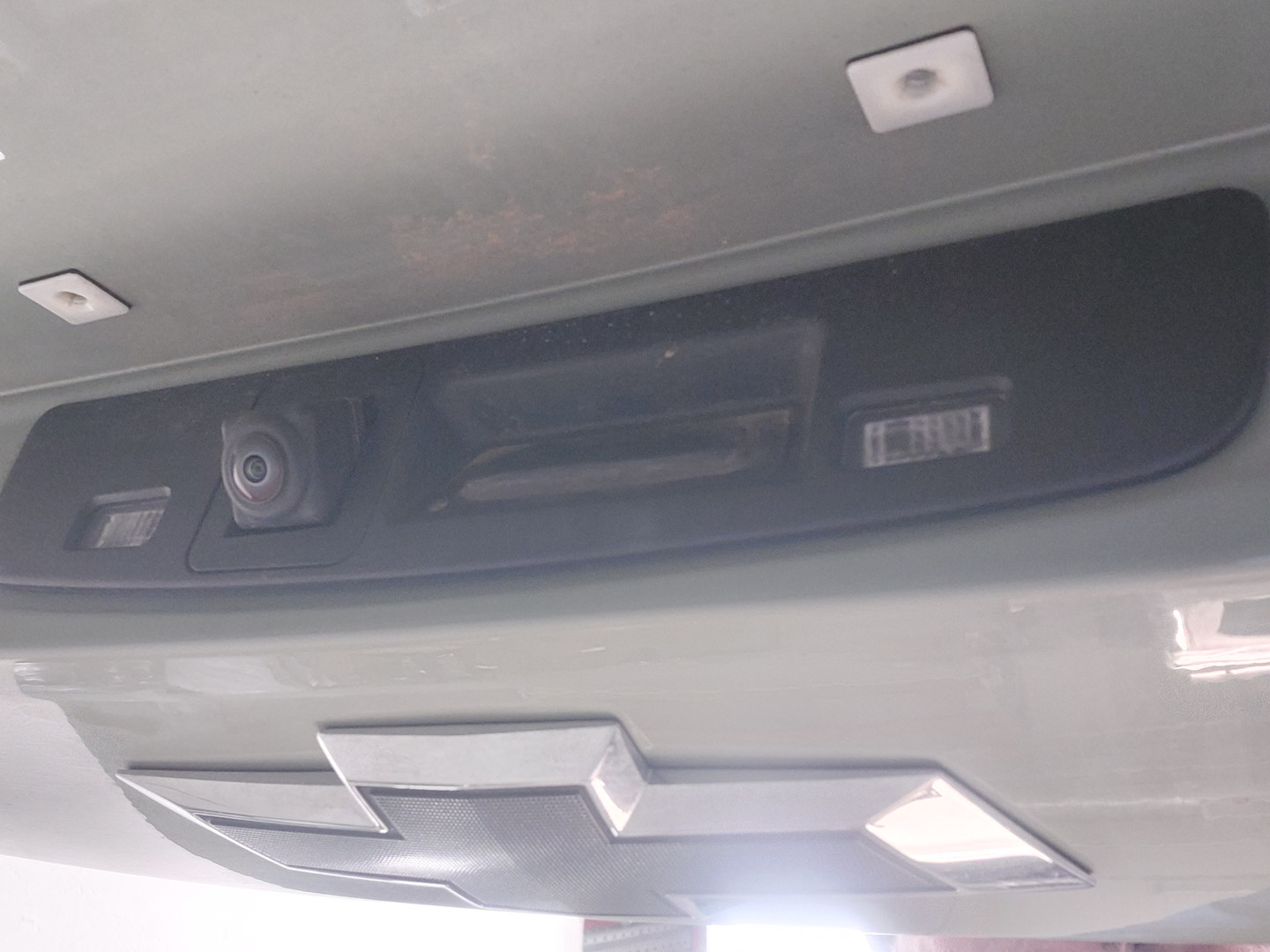 Дверь багажника