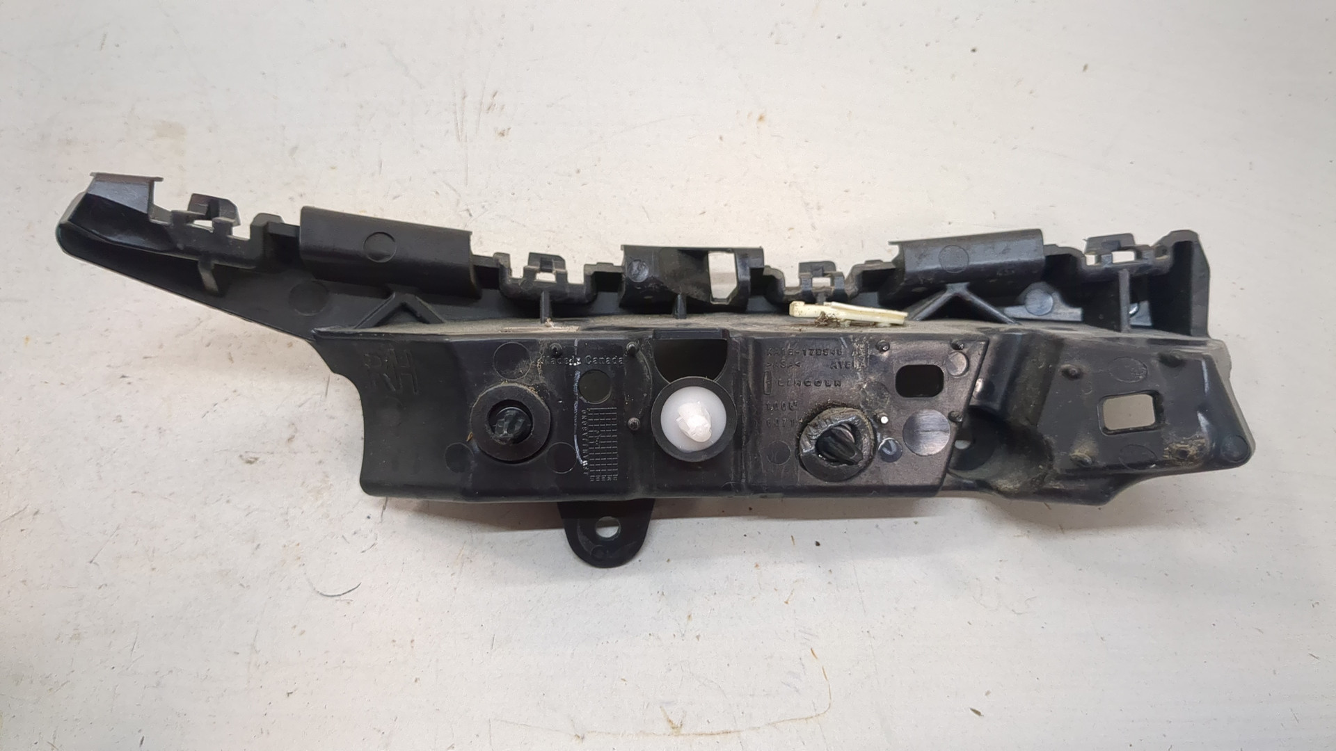 Кронштейн заднего бампера правый