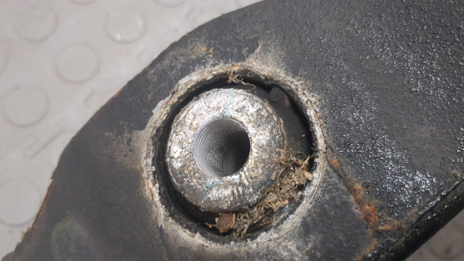 Рычаг передний правый