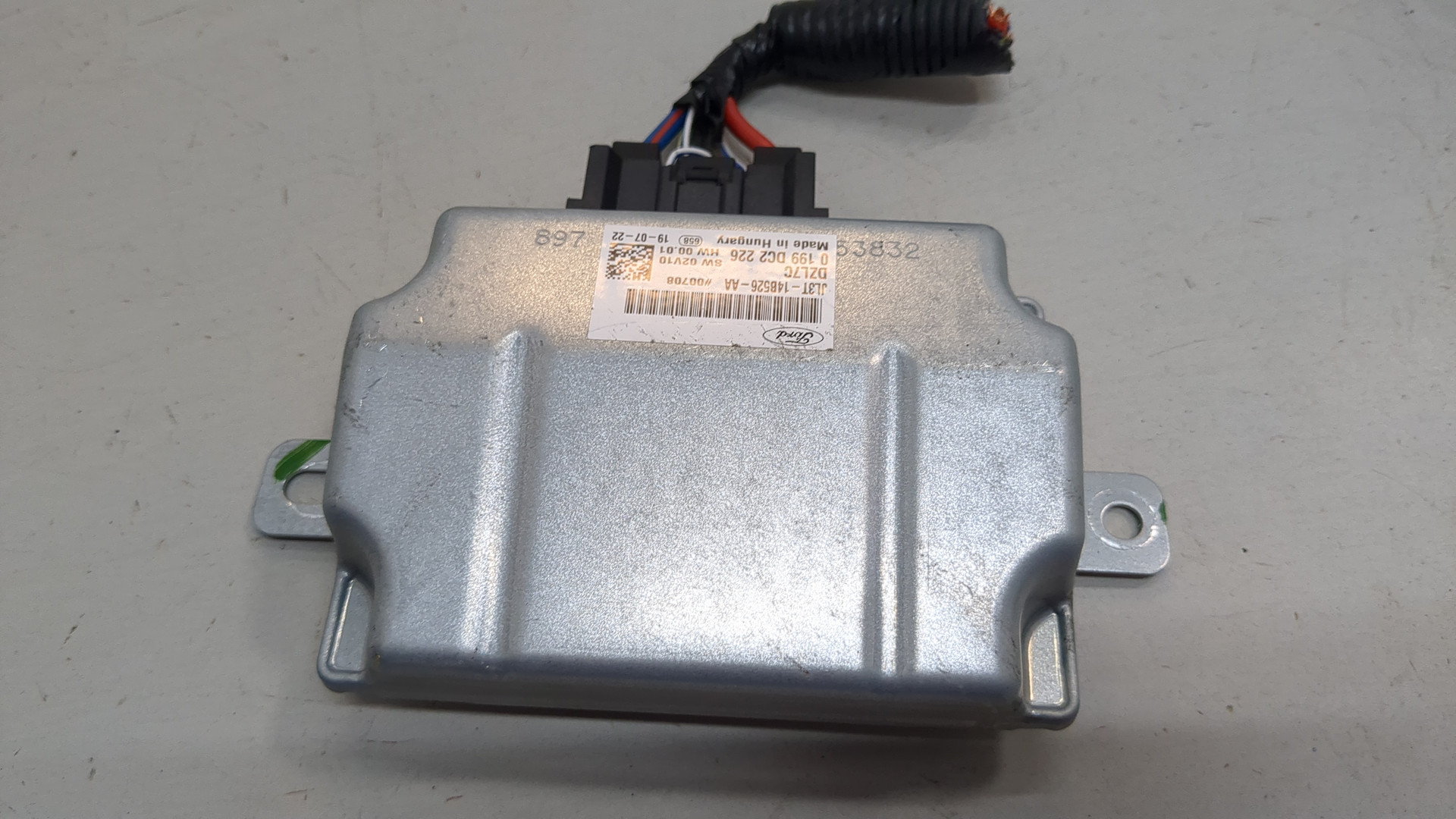 Преобразователь напряжения (адаптер)