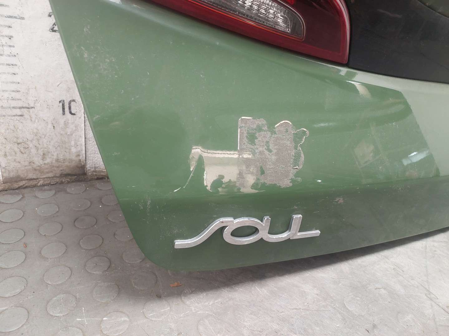 Дверь багажника