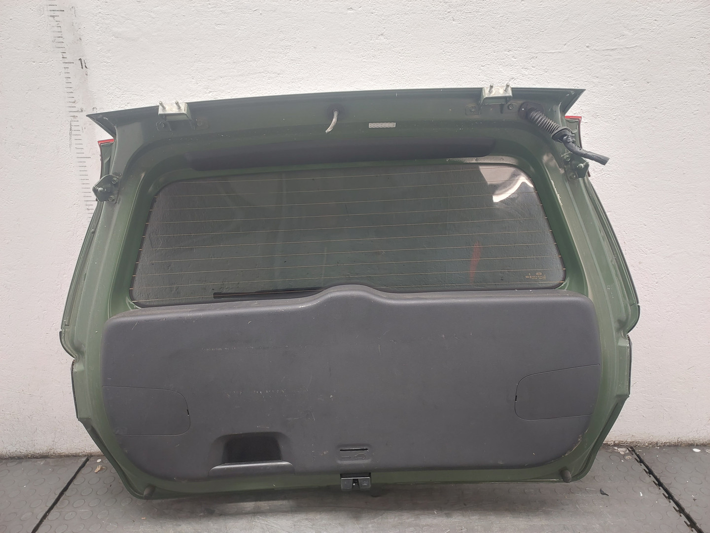 Дверь багажника