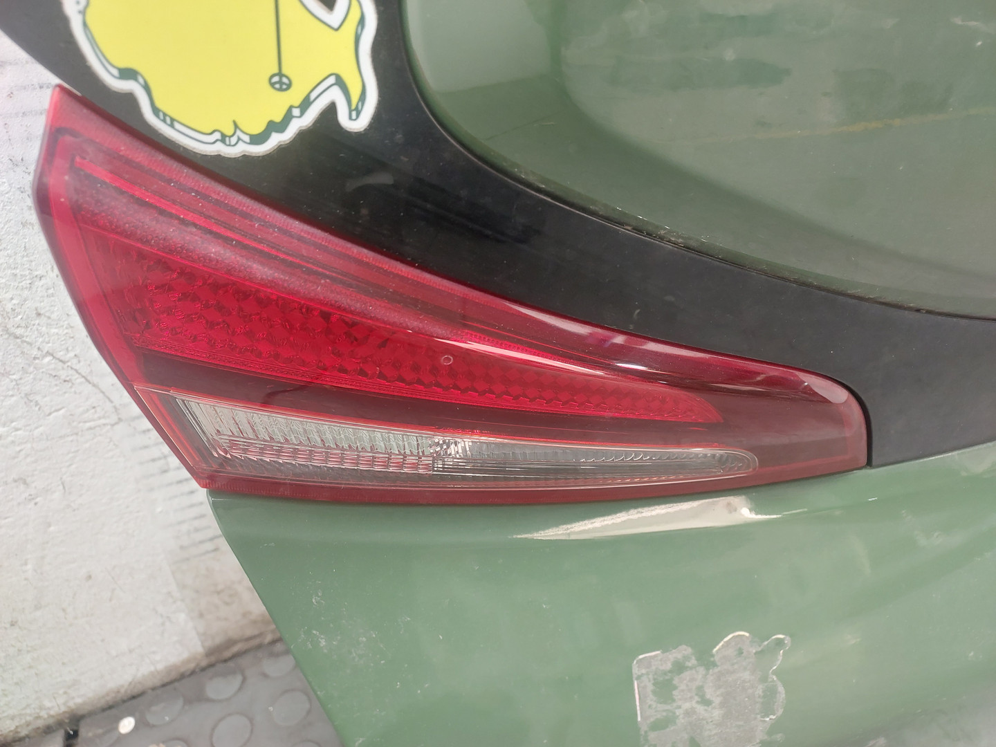 Дверь багажника