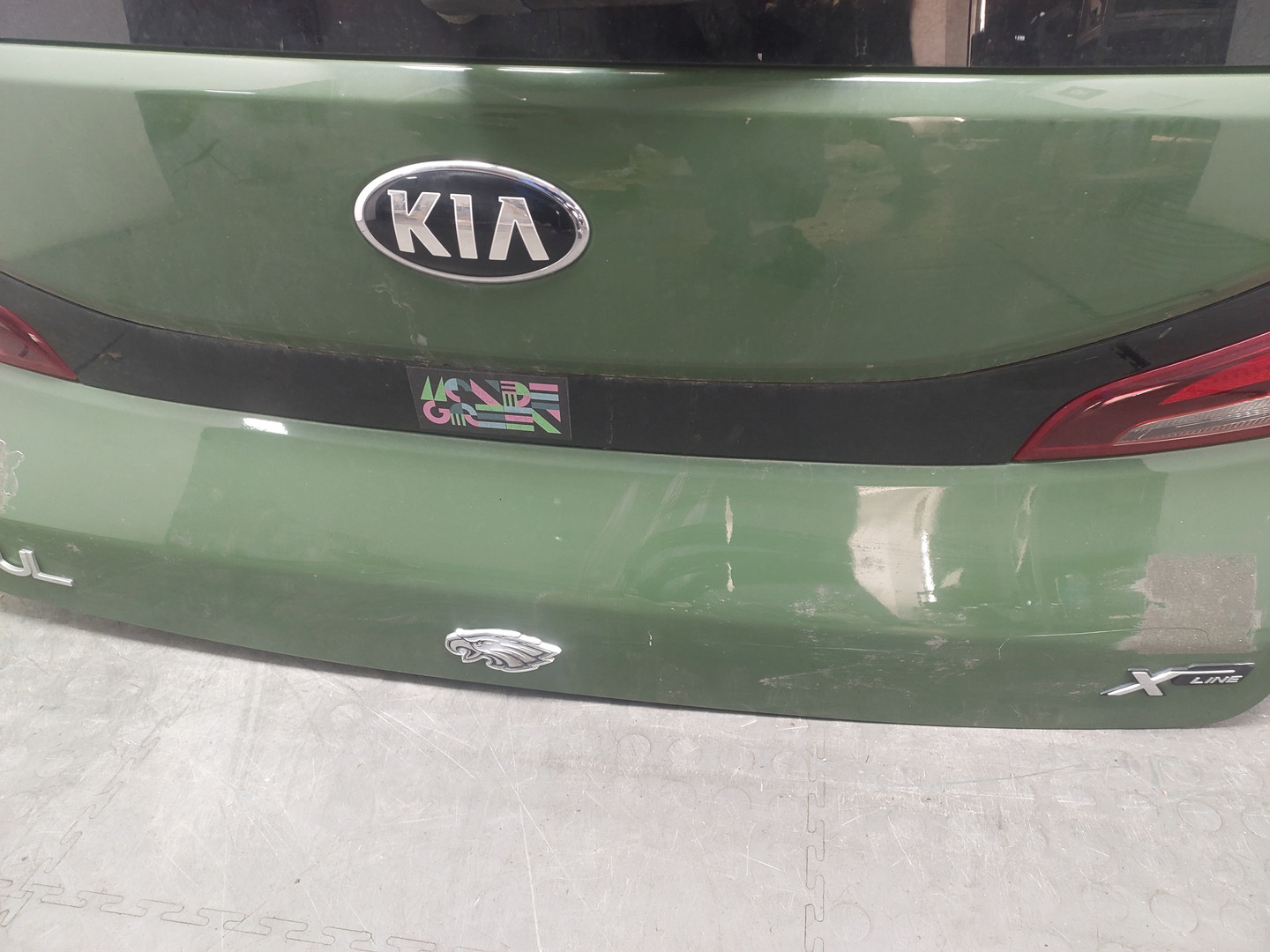 Дверь багажника