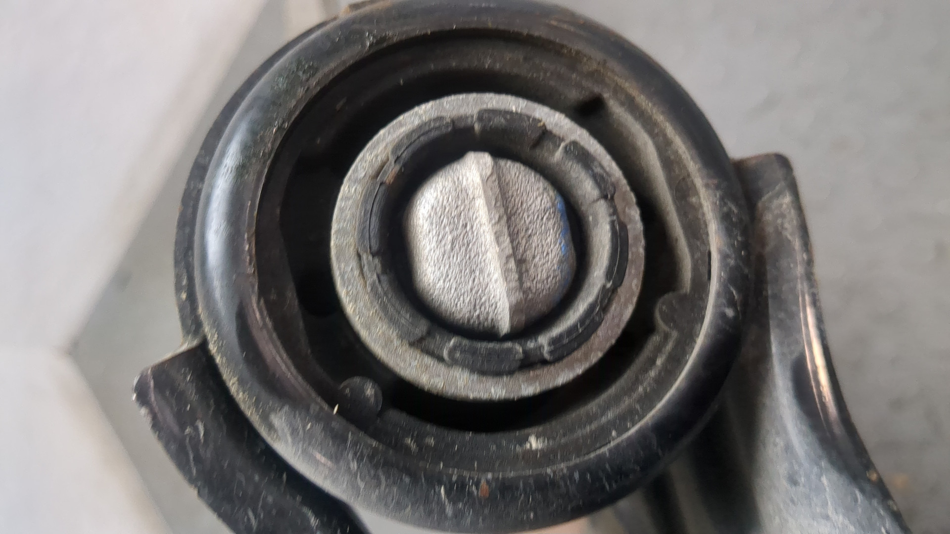 Рычаг передний правый