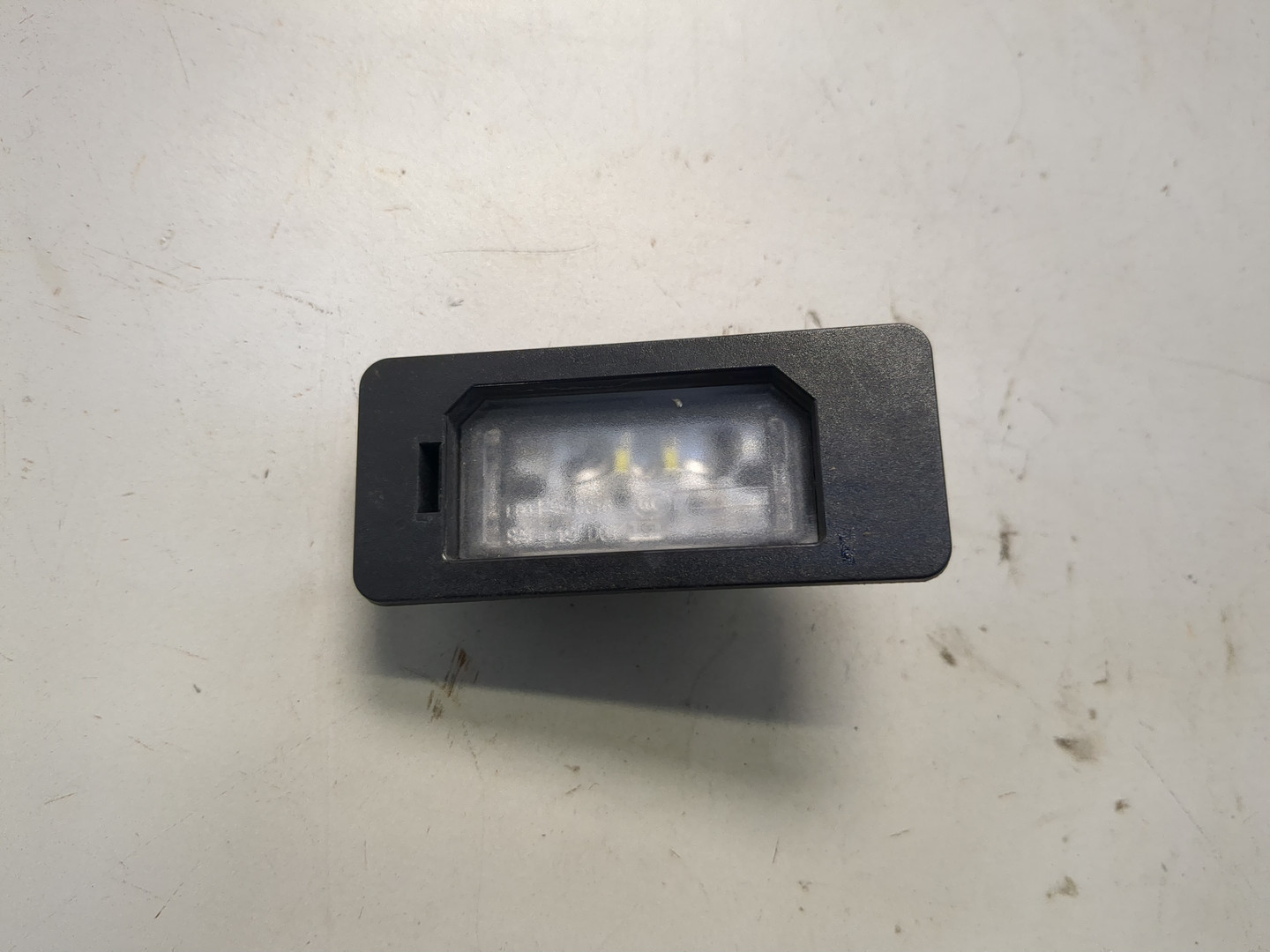 Фонарь подсветки номера