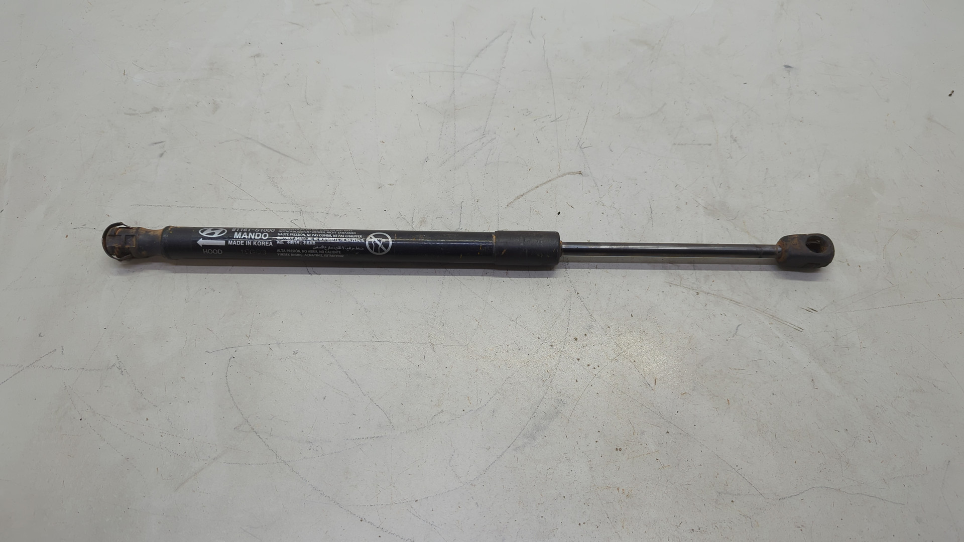 Амортизатор капота