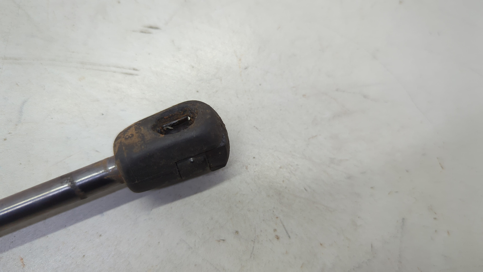 Амортизатор капота