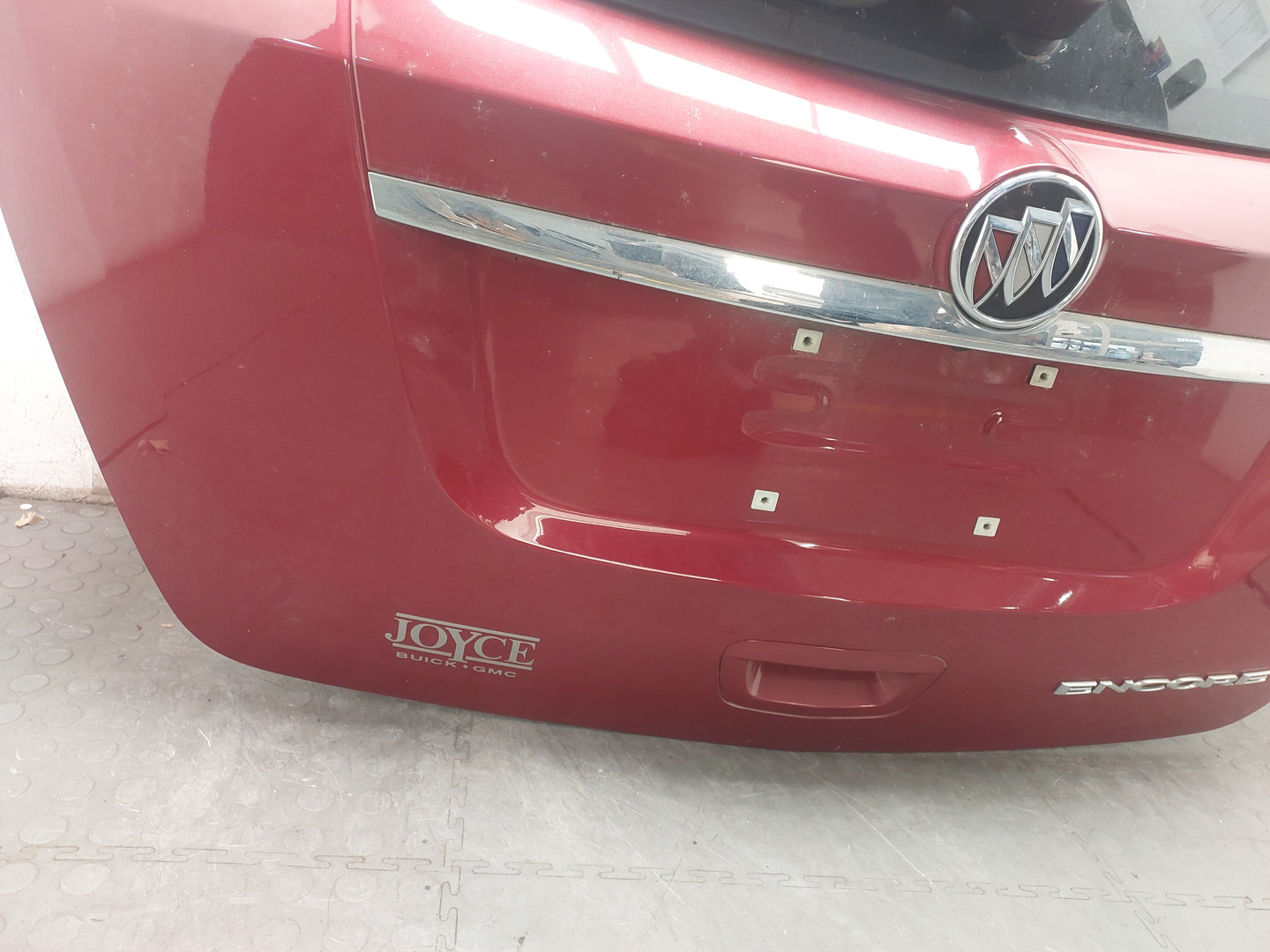 Дверь багажника