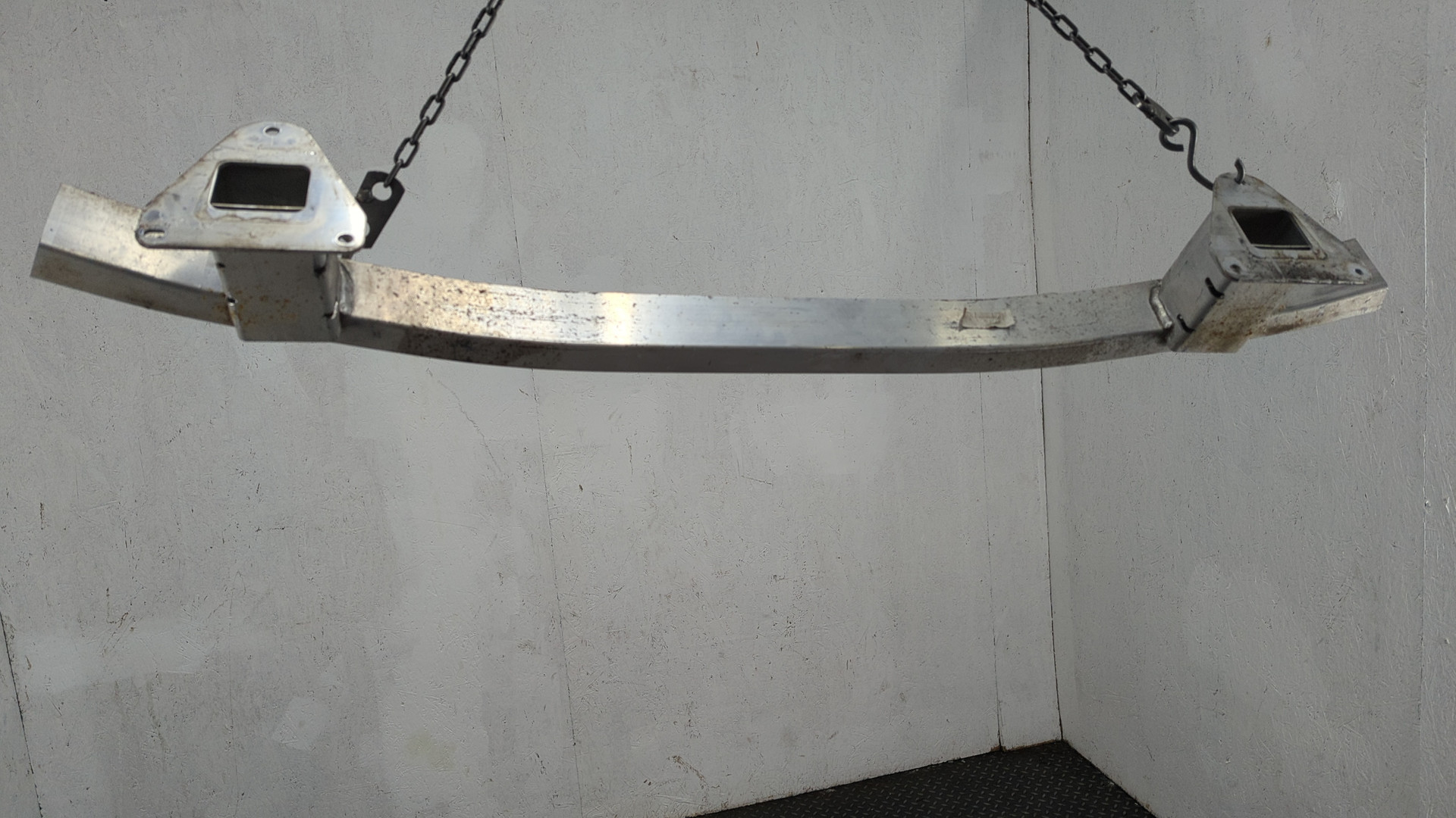 Усилитель заднего бампера