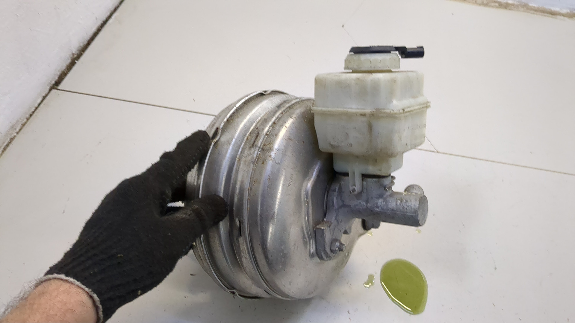 Цилиндр тормозной главный