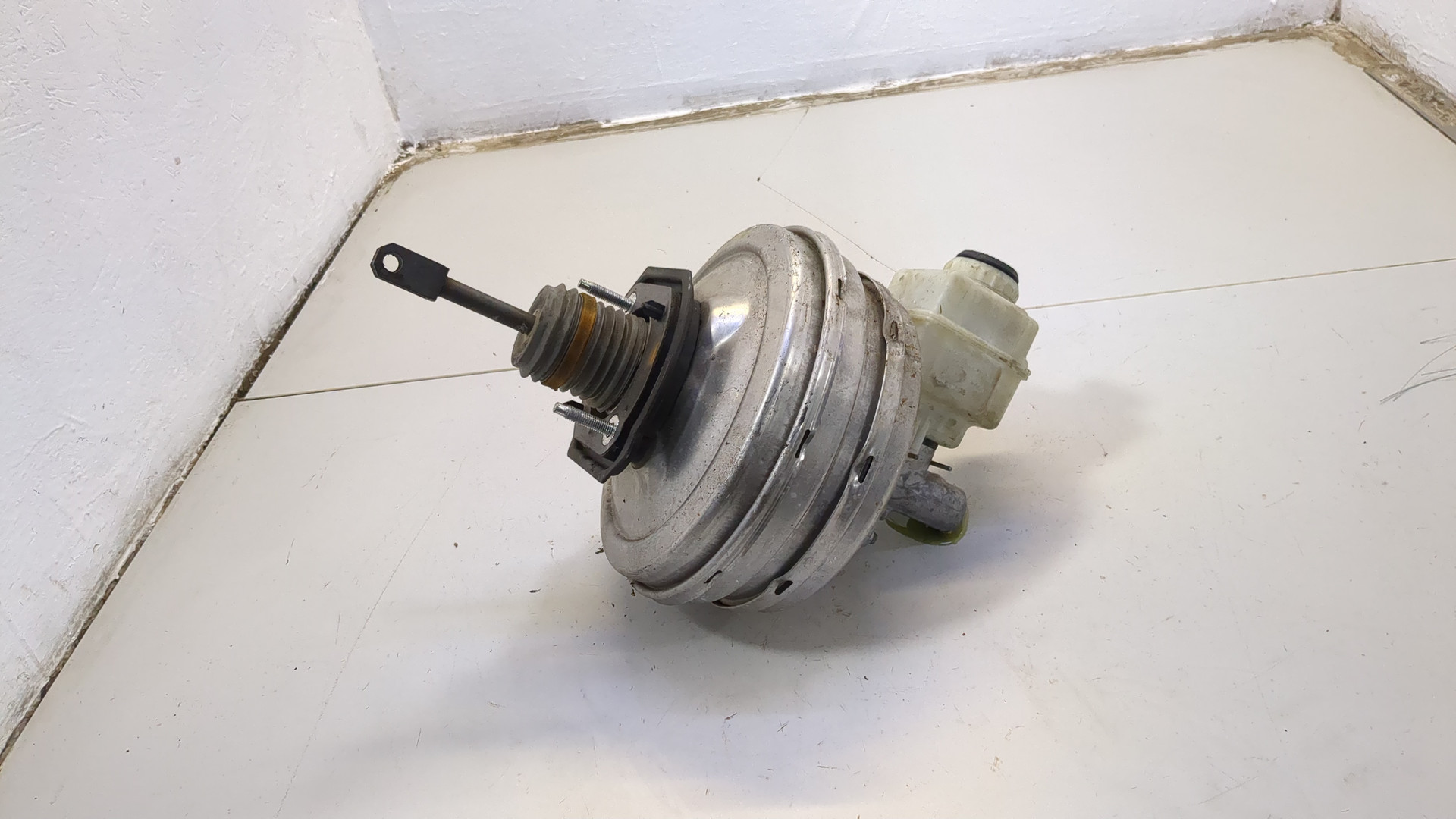 Цилиндр тормозной главный