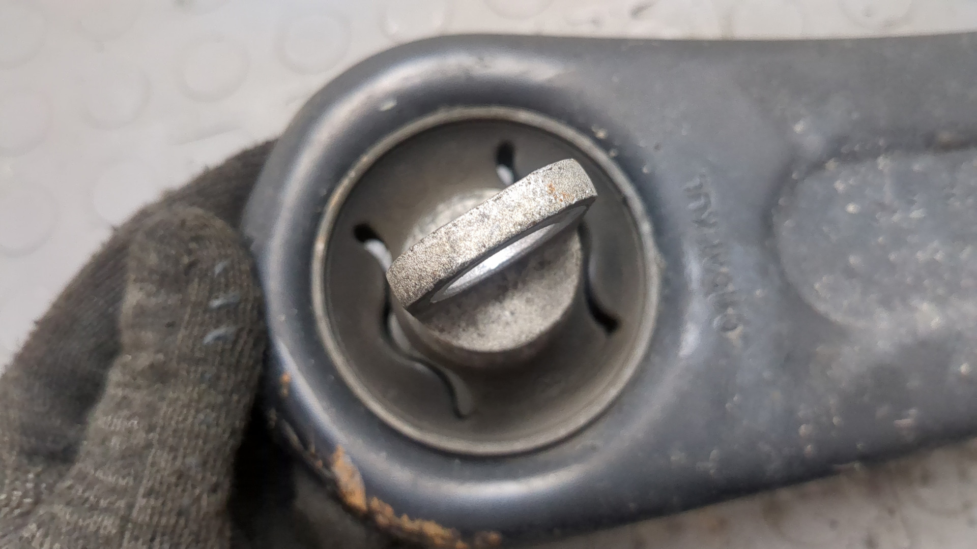 Рычаг задний левый