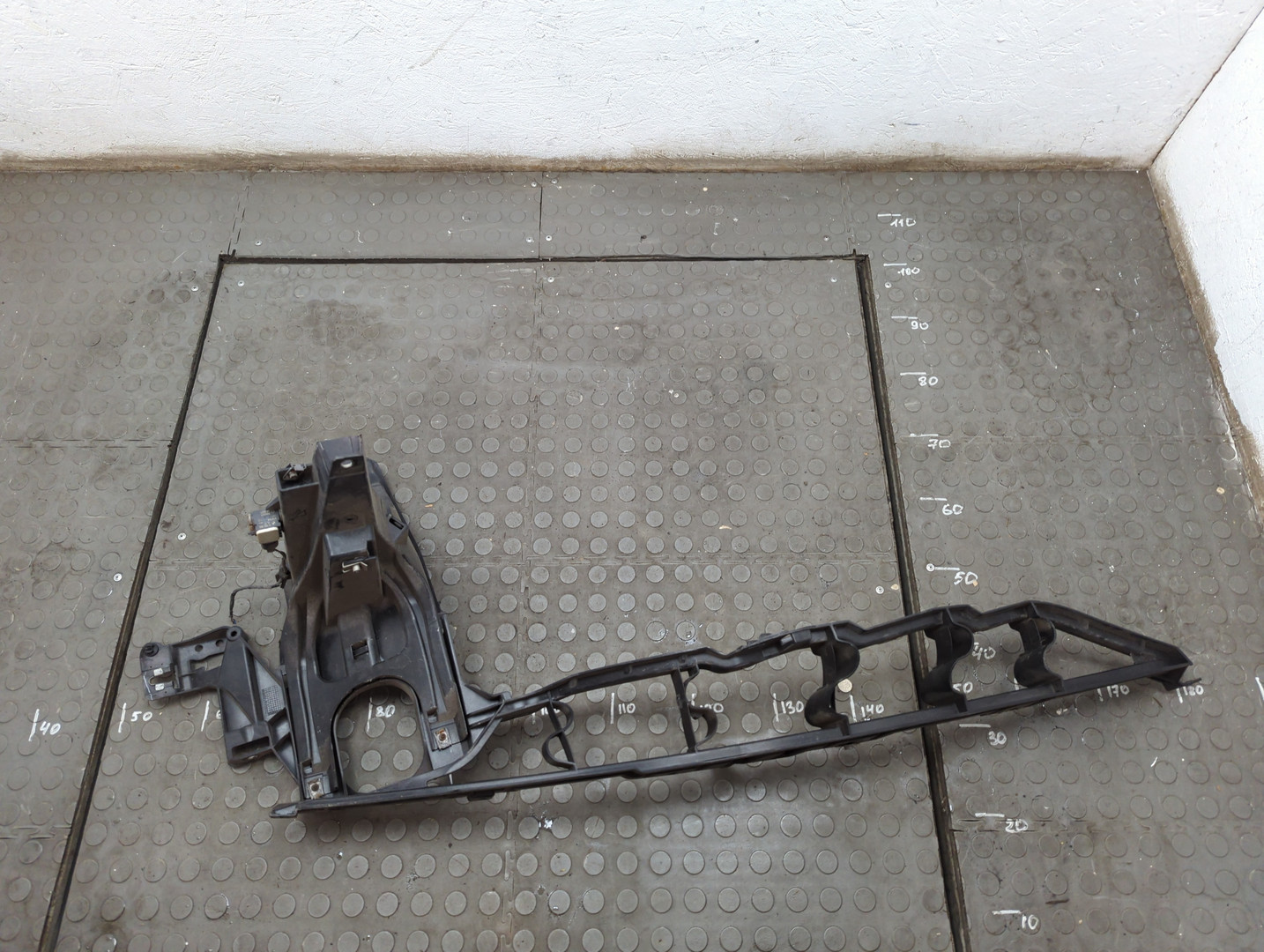 Кронштейн крепления крыла