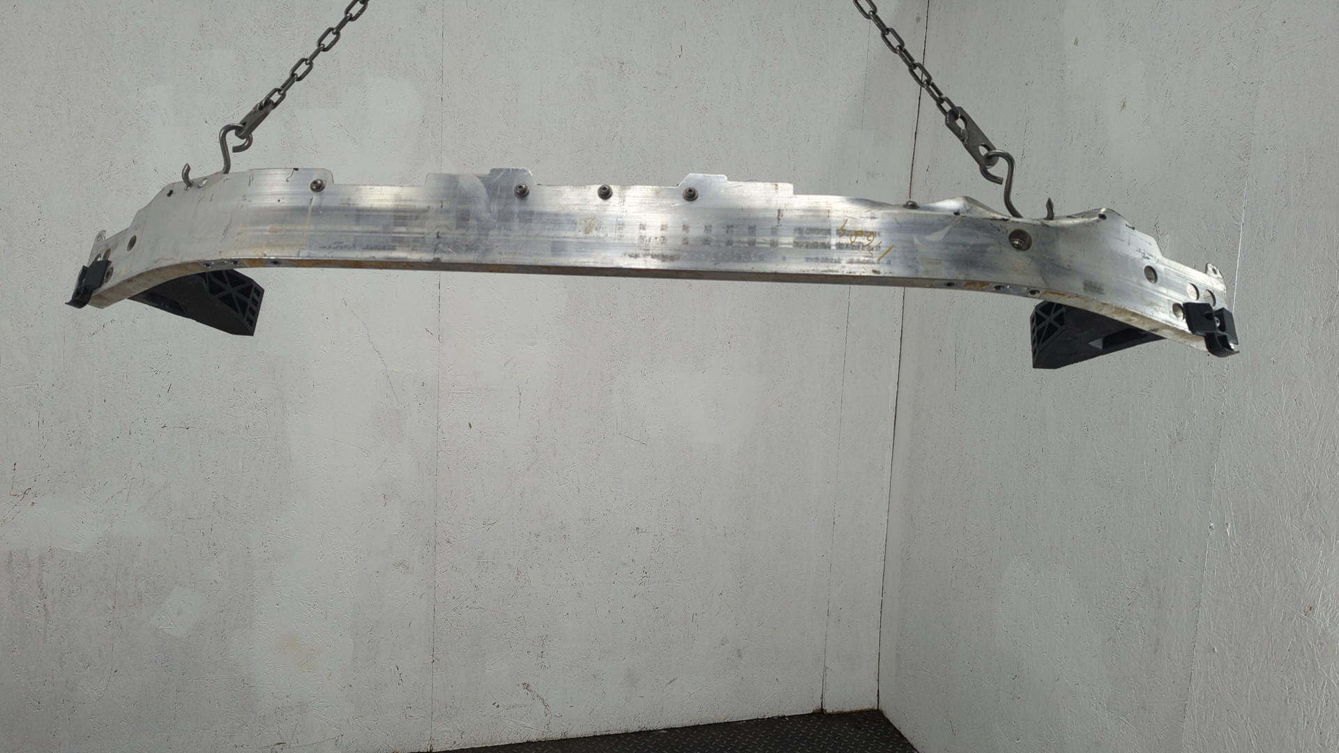 Усилитель переднего бампера