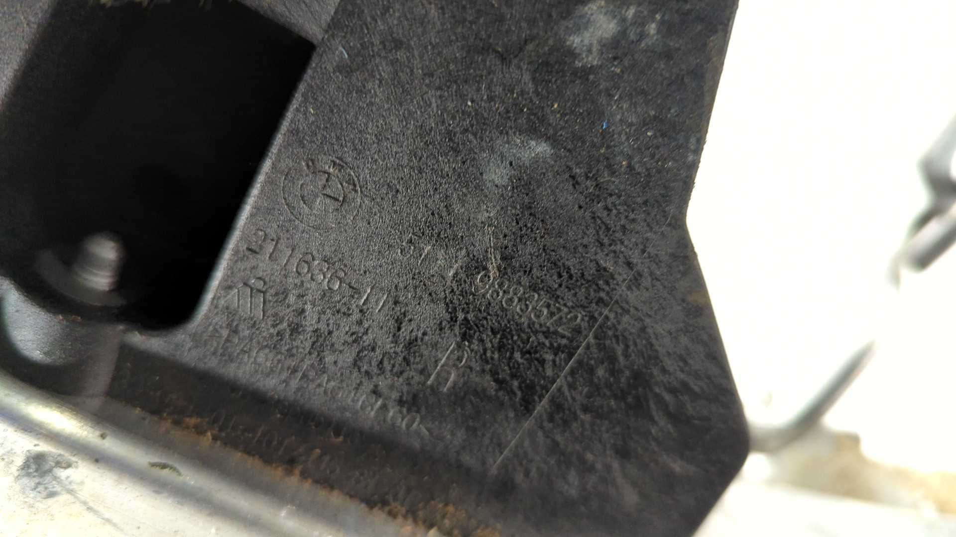 Усилитель переднего бампера