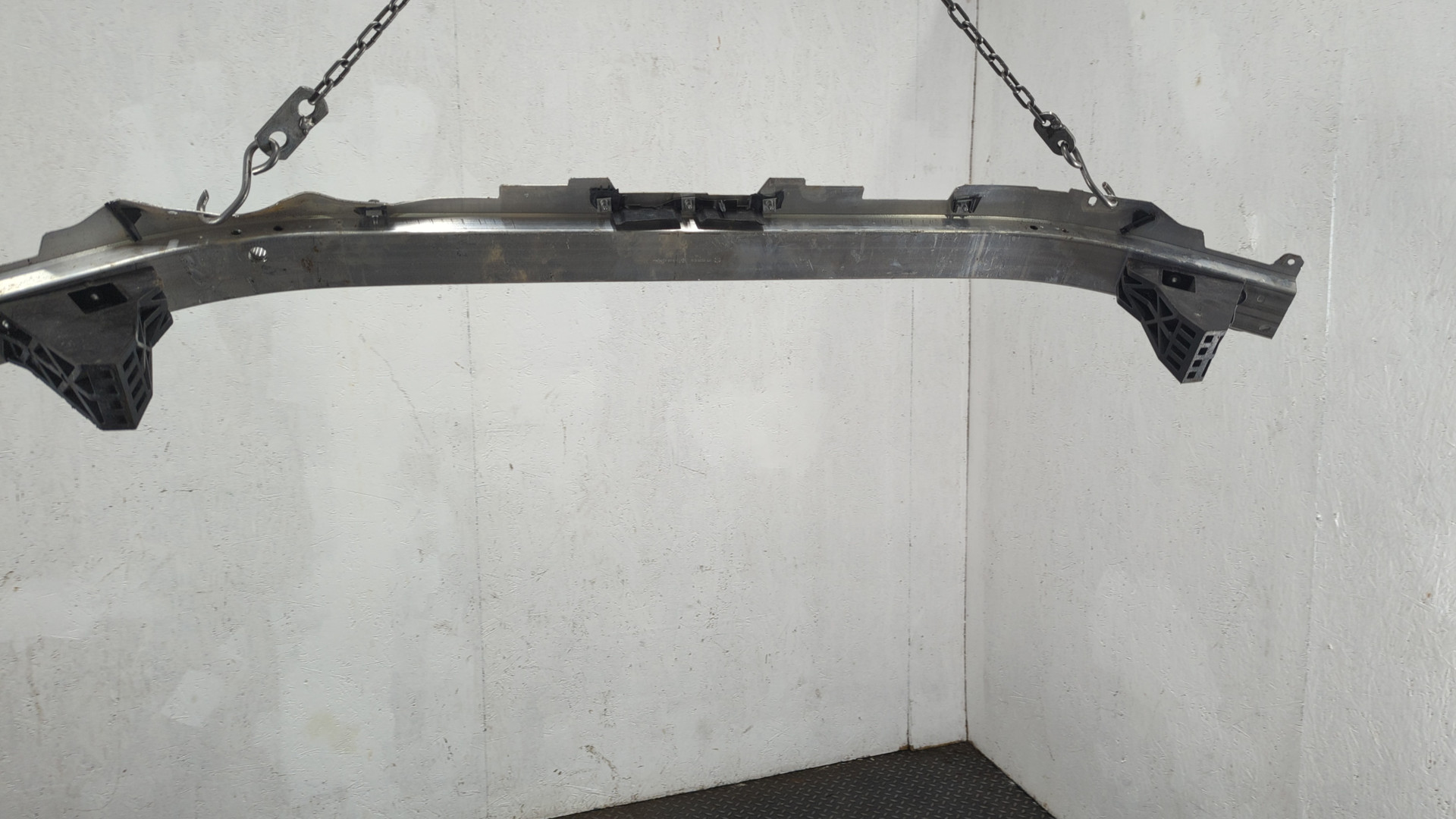 Усилитель переднего бампера