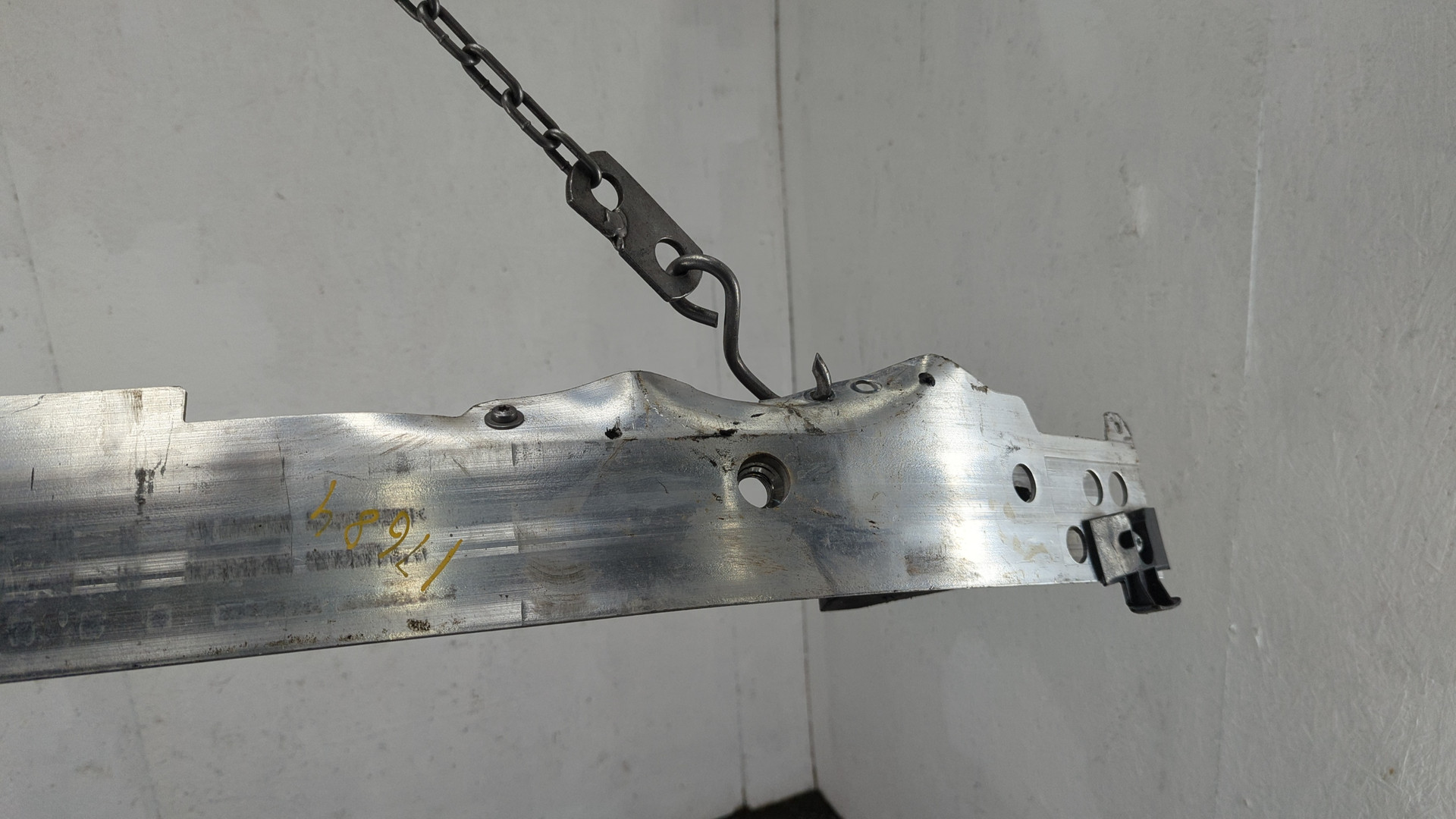 Усилитель переднего бампера