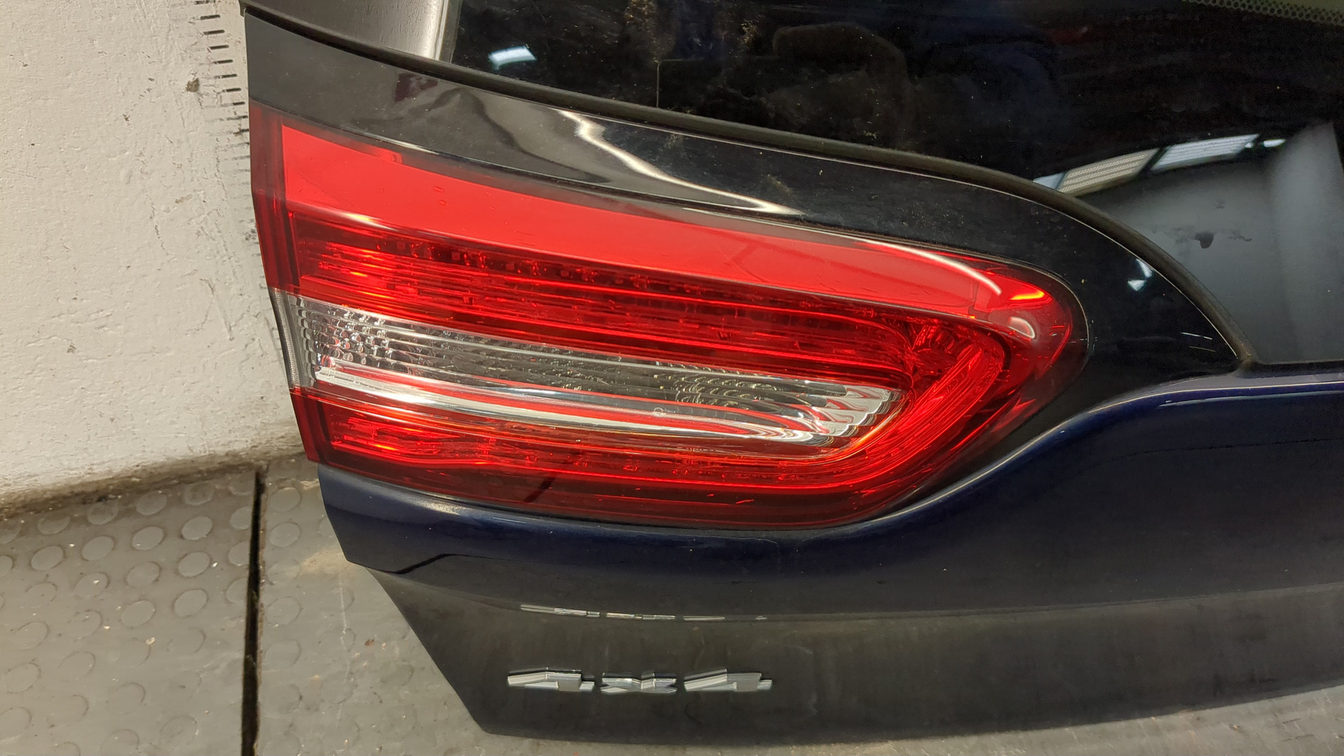 Дверь багажника