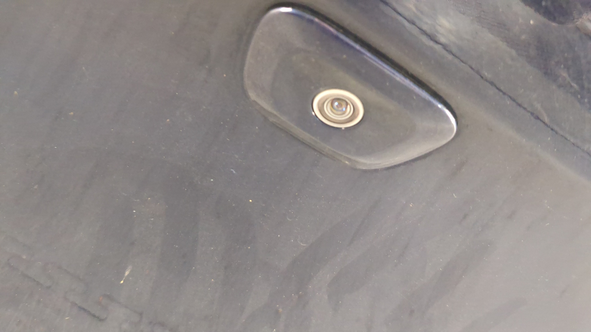 Дверь багажника