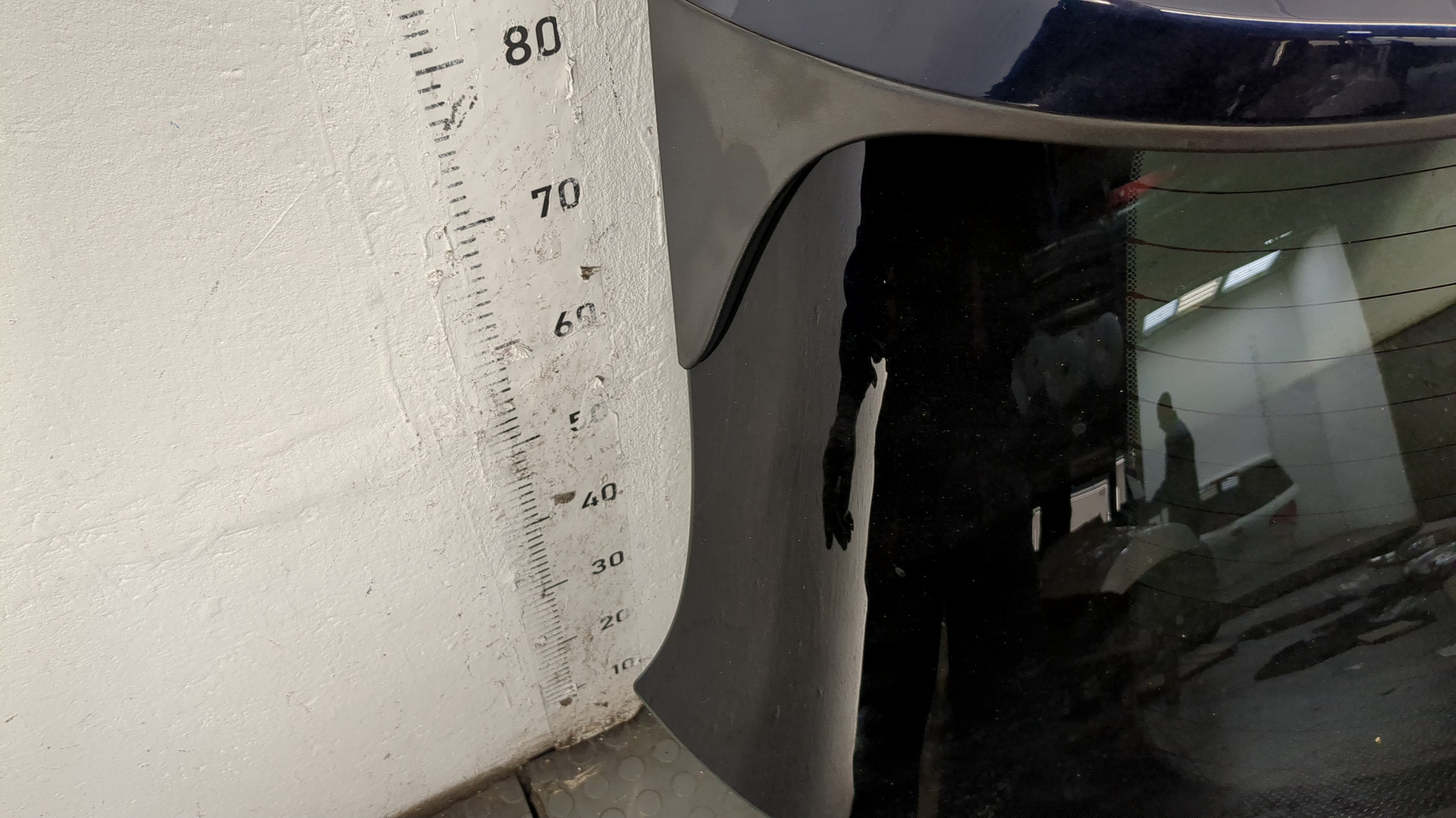 Дверь багажника