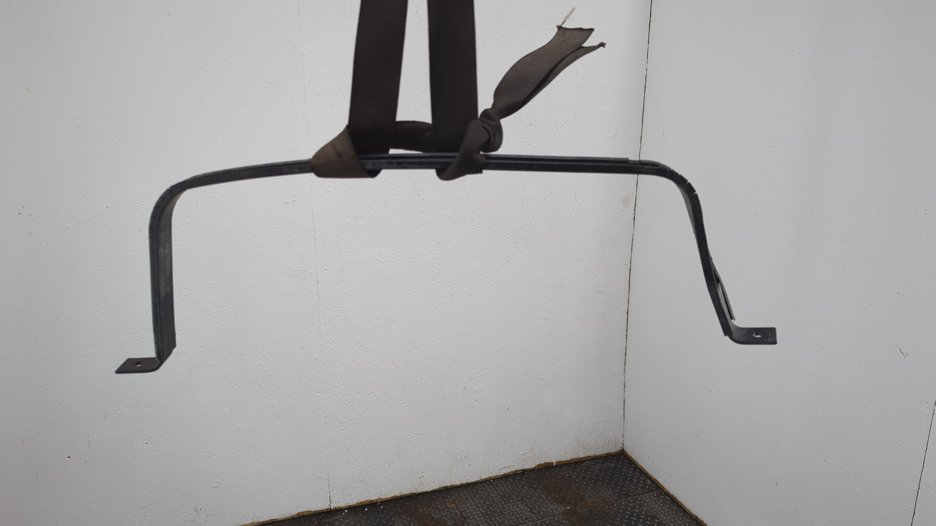 Лента крепления бензобака