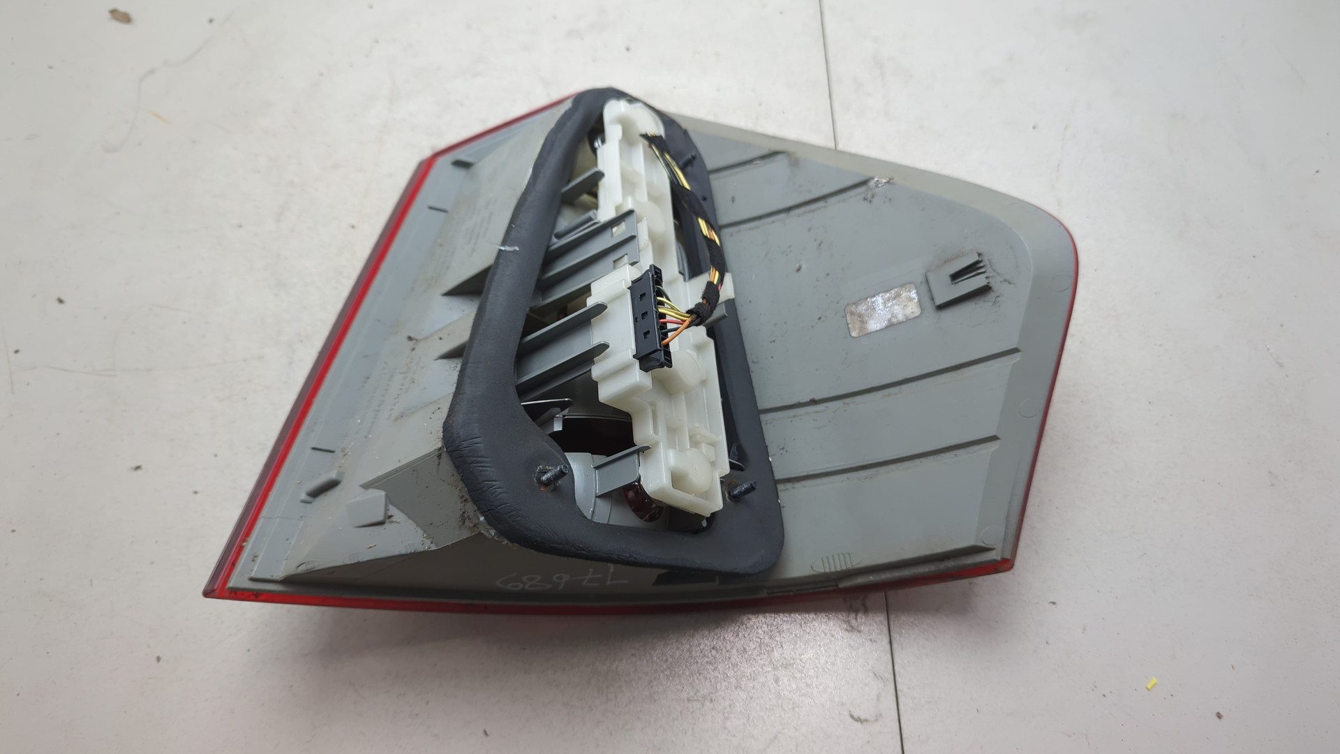 Фонарь задний левый