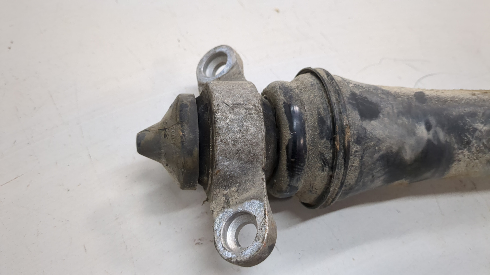 Амортизатор задний (стойка)