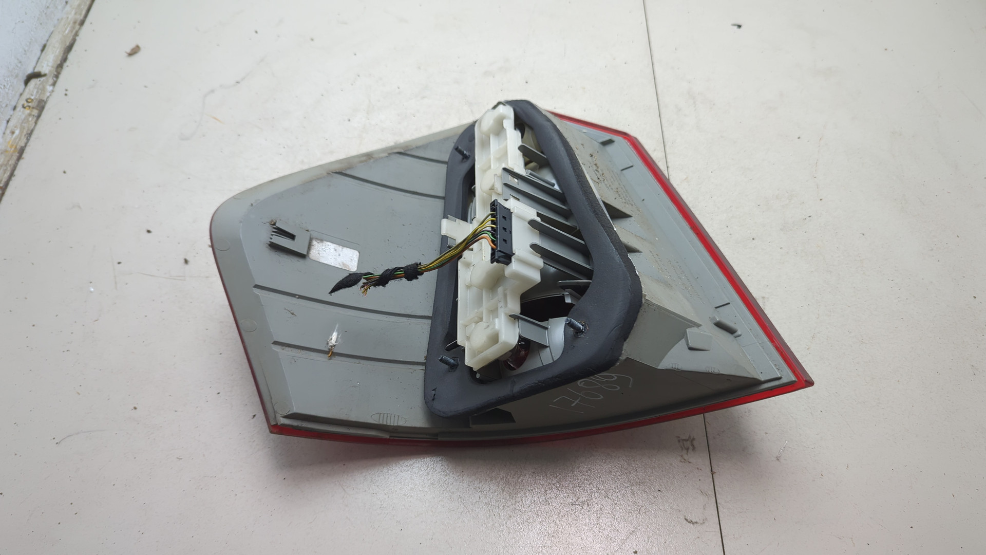 Фонарь задний правый