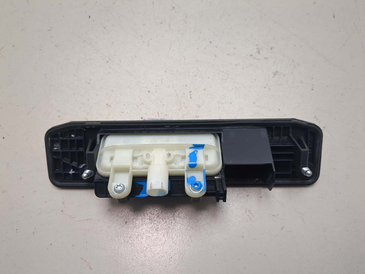 Кнопка открывания багажника