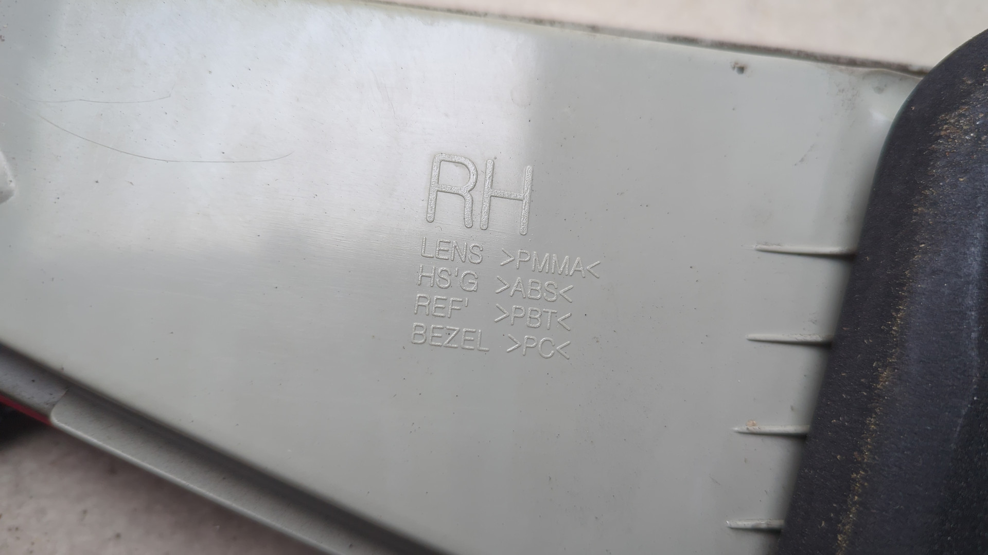 Фонарь задний правый