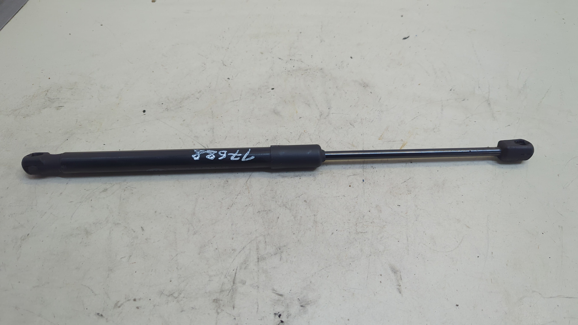 Амортизатор капота