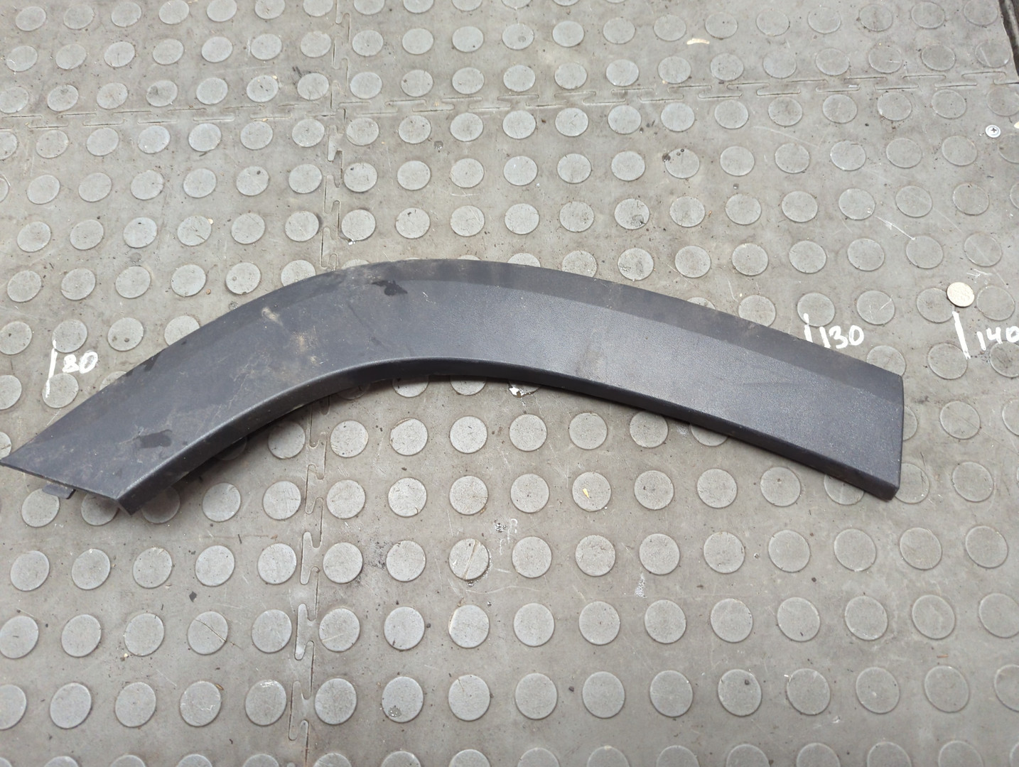 Молдинг заднего крыла правого