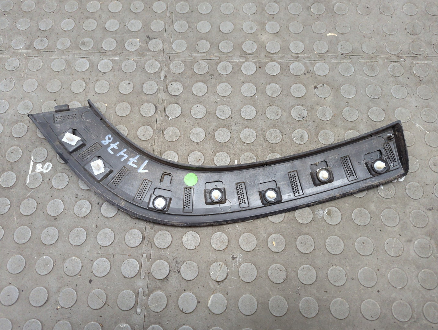 Молдинг заднего крыла правого