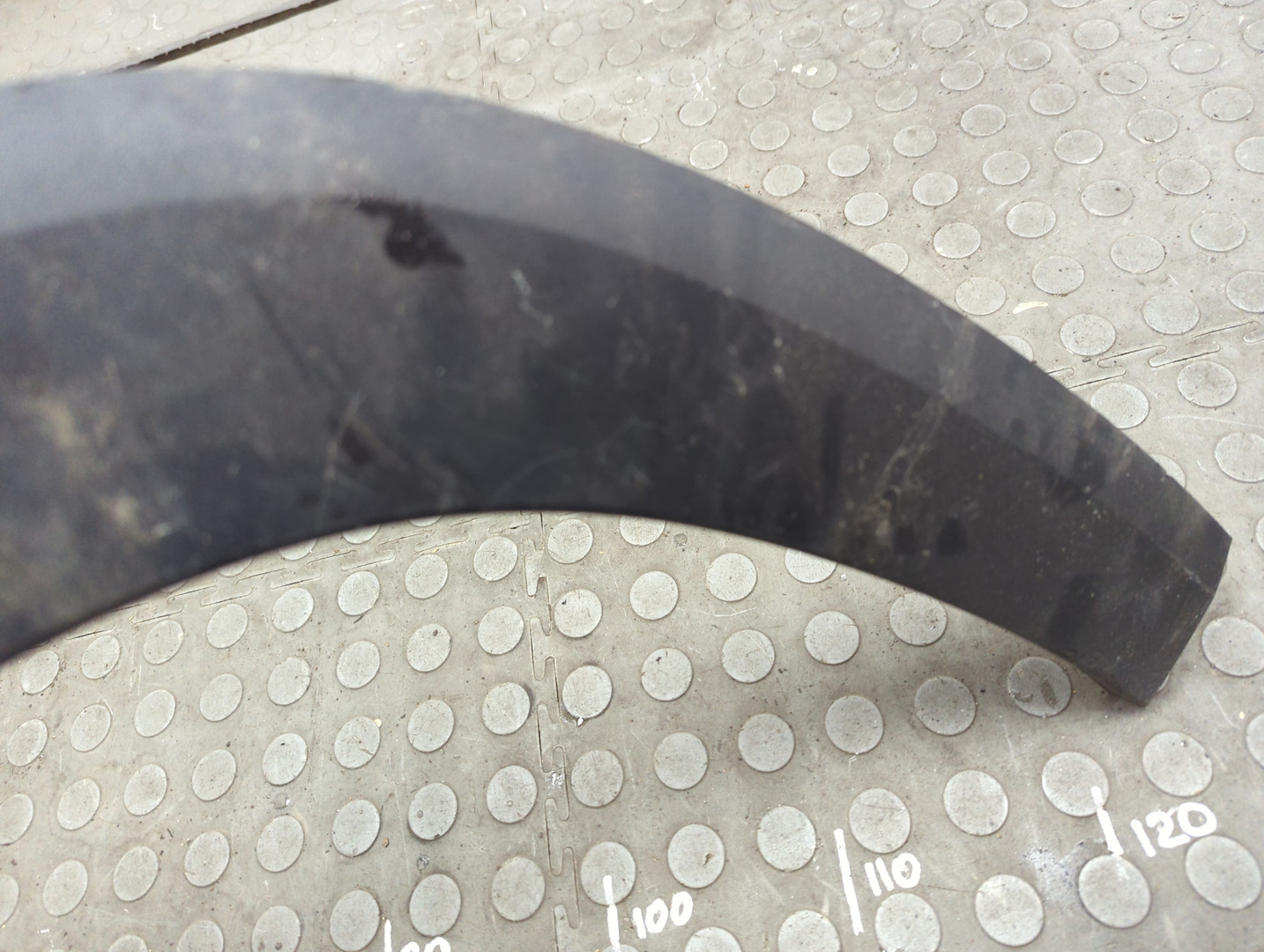 Молдинг заднего крыла правого