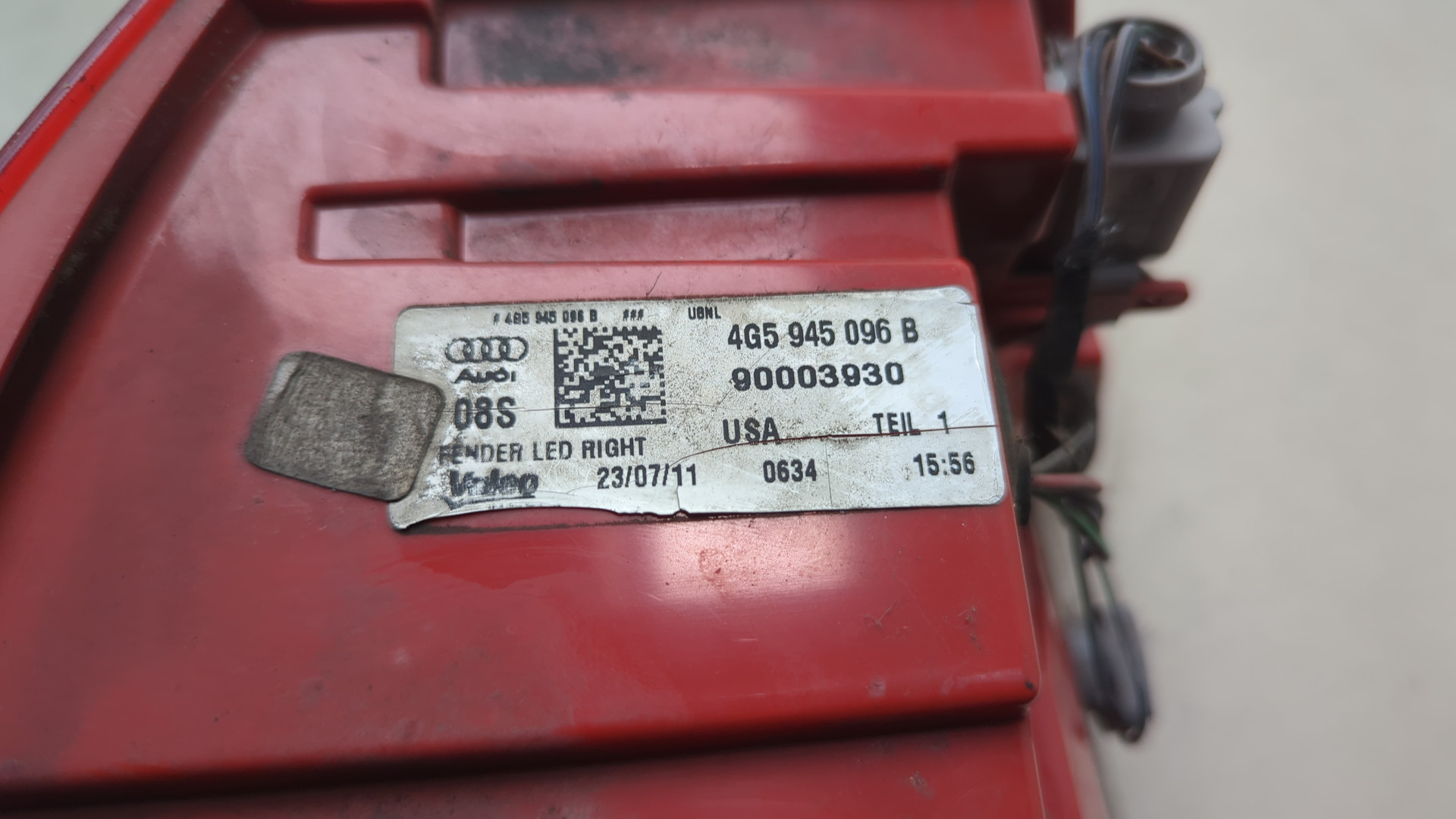 Фонарь задний правый